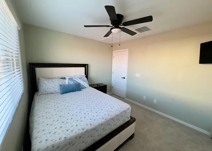 Friendly Host Near Loop 202 With Mountain Views